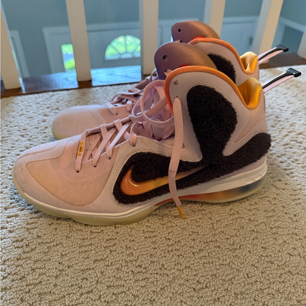Nike LeBron IX (9) Men’s Regal Pink Sneakers - size 11.5
